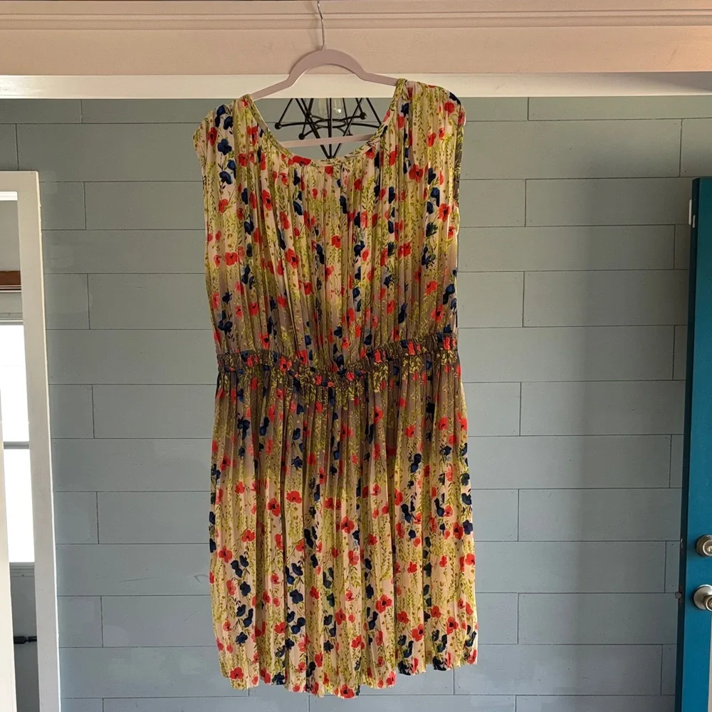 Floral‎ Pleated Mini Dress